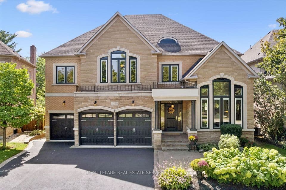 1036 Valley Crest Circle, Oakville, ON L6H 6W8 – photo 2