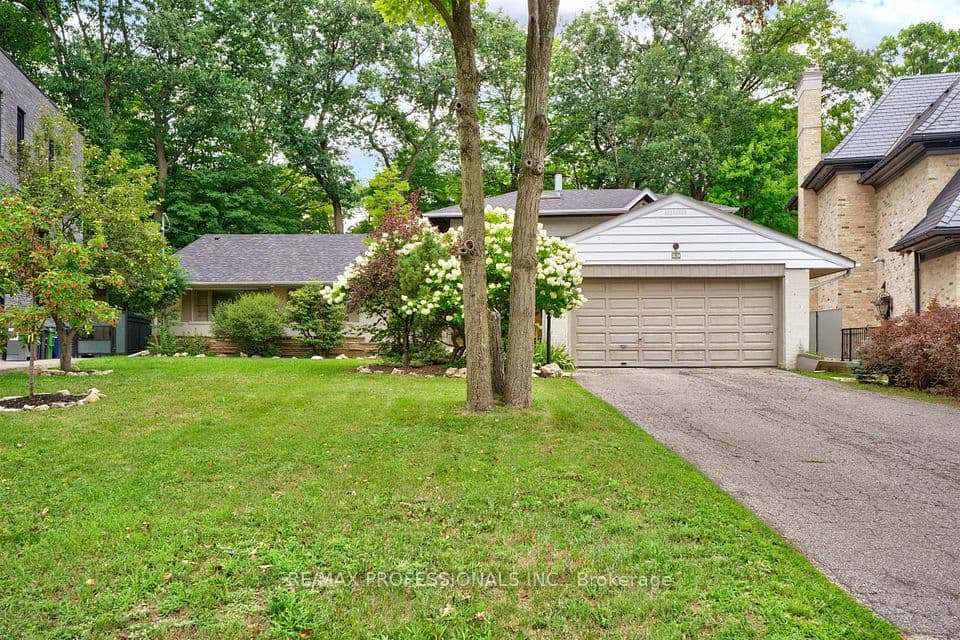 89 Valecrest Drive, Toronto, ON M9A 4P5 – main photo