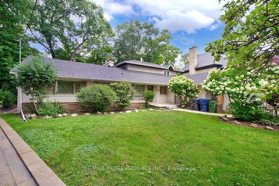 89 Valecrest Drive, Toronto, ON M9A 4P5 – photo 2