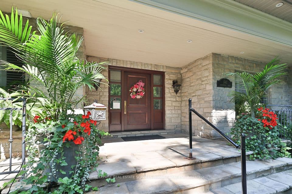 541 Arrowhead Road, Mississauga, ON L5H 1V5 – photo 3