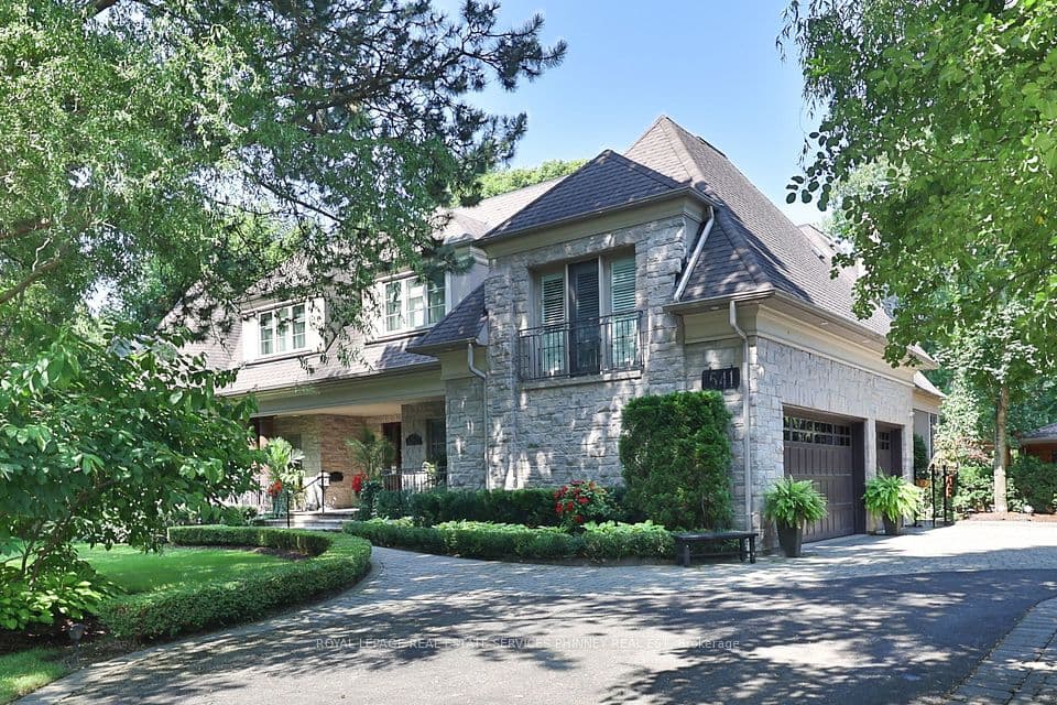 541 Arrowhead Road, Mississauga, ON L5H 1V5 – photo 2