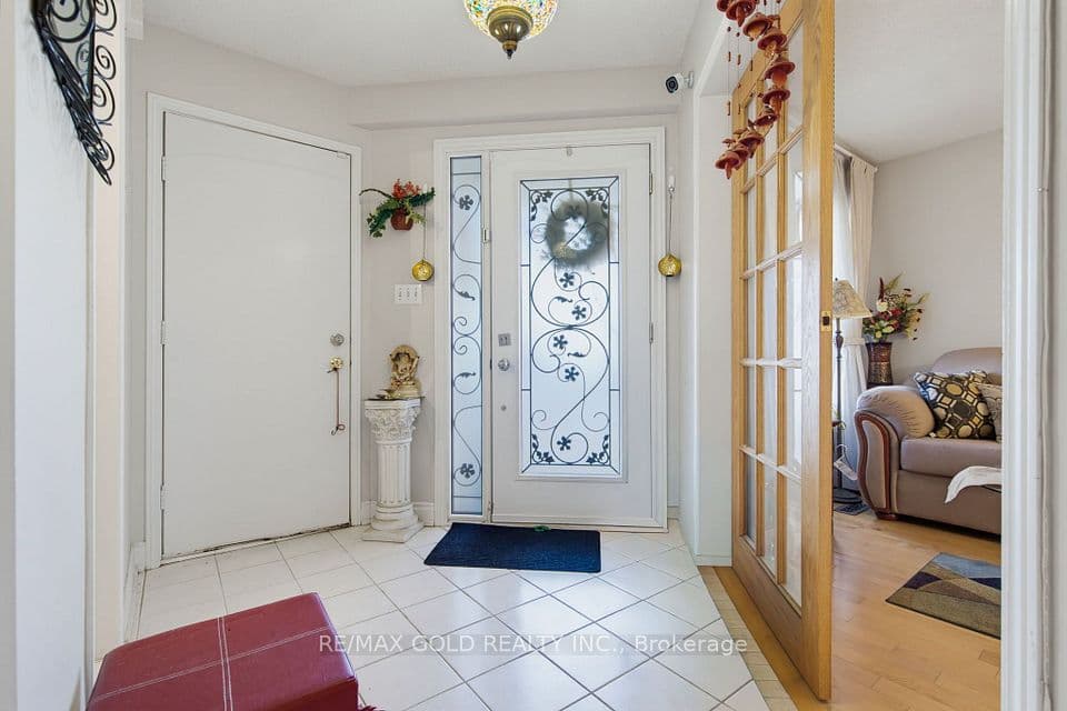 51 Alaskan Summit Court, Brampton, ON L6R 1N9 – photo 2