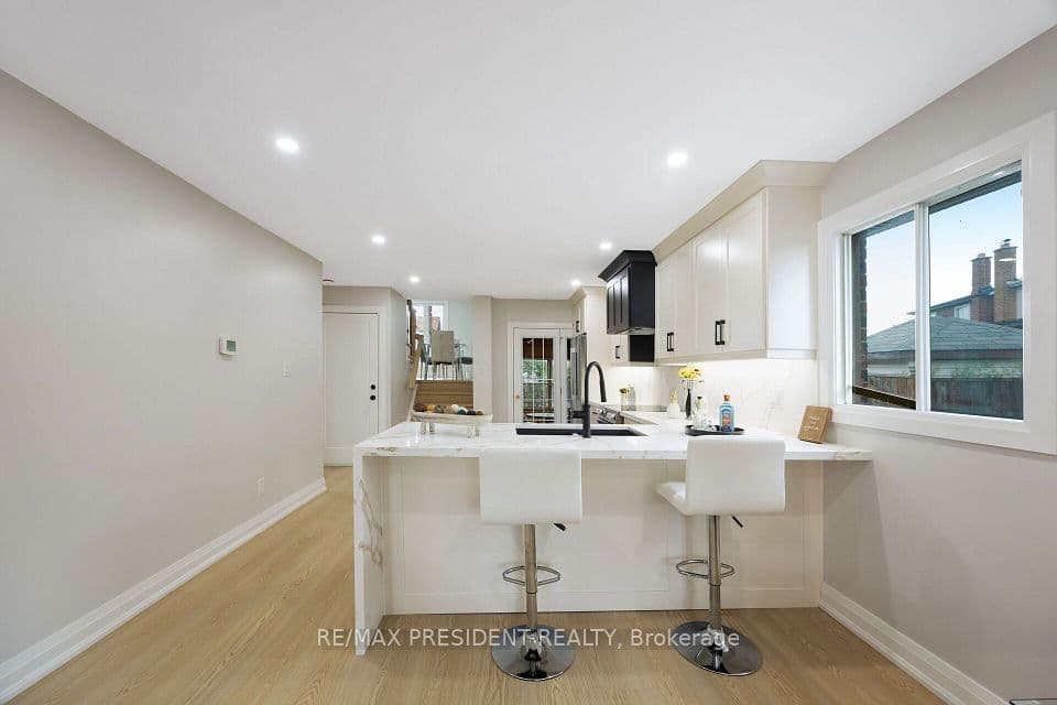 5 Simmons Boulevard, Brampton, ON L6V 3V3 – photo 2