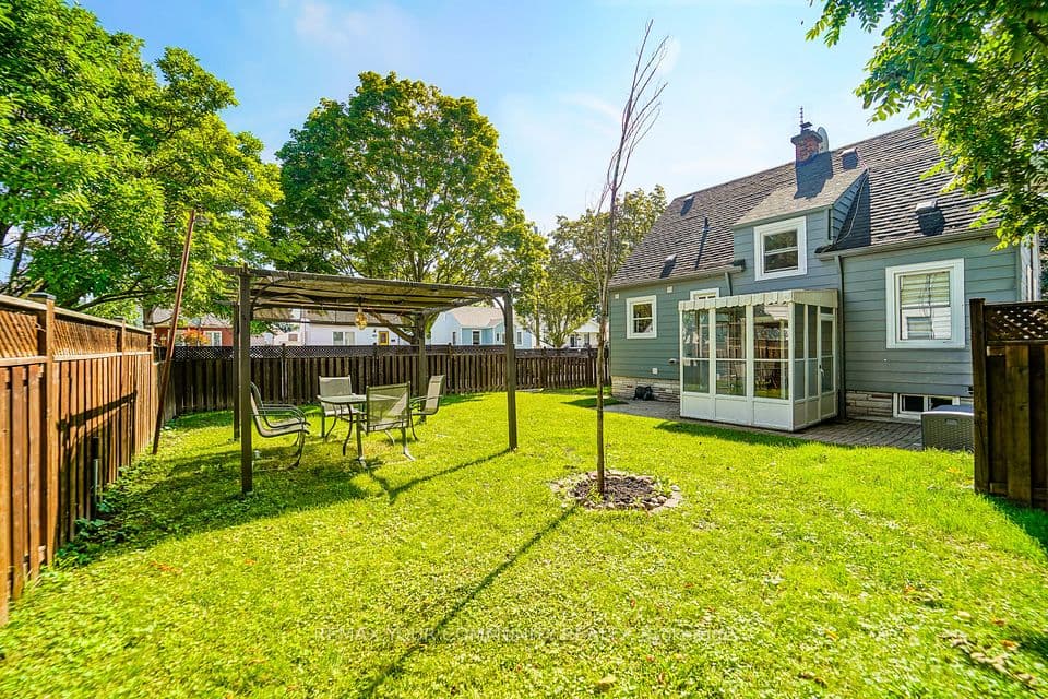 102 Hearst Circle, Toronto, ON M6M 2V1 – photo 3