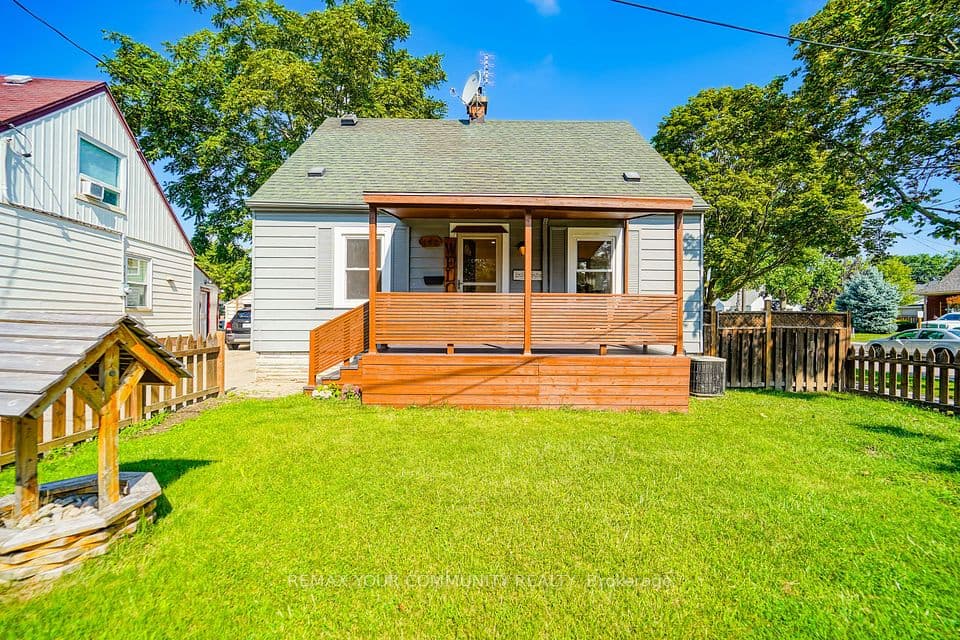 102 Hearst Circle, Toronto, ON M6M 2V1 – photo 2