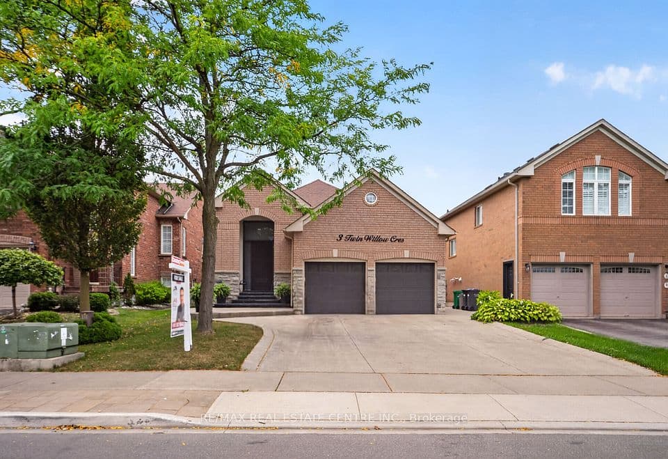 3 Twin Willow Crescent, Brampton, ON L7A 1J9 – main photo