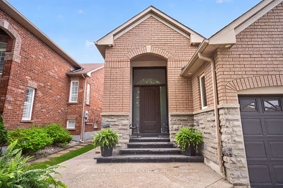 3 Twin Willow Crescent, Brampton, ON L7A 1J9 – photo 2