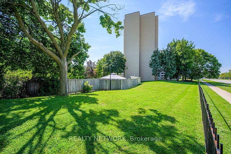 700 Dynes Road 1210, Burlington, ON L7N 3M2 – photo 2