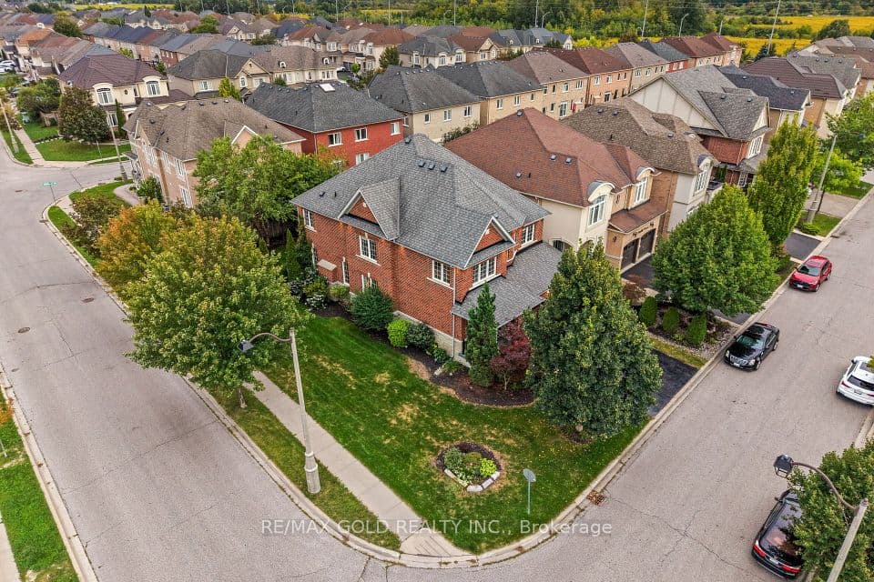 1 Daylilly Terrace, Brampton, ON L6P 3B4 – photo 2