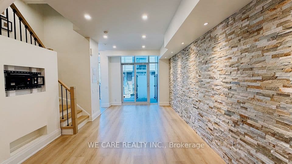 15 Valhalla Inn Road 15, Toronto, ON M9B 0B3 – photo 2