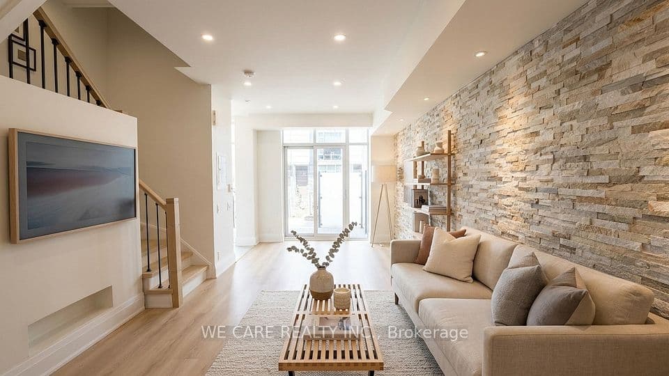 15 Valhalla Inn Road 15, Toronto, ON M9B 0B3 – main photo