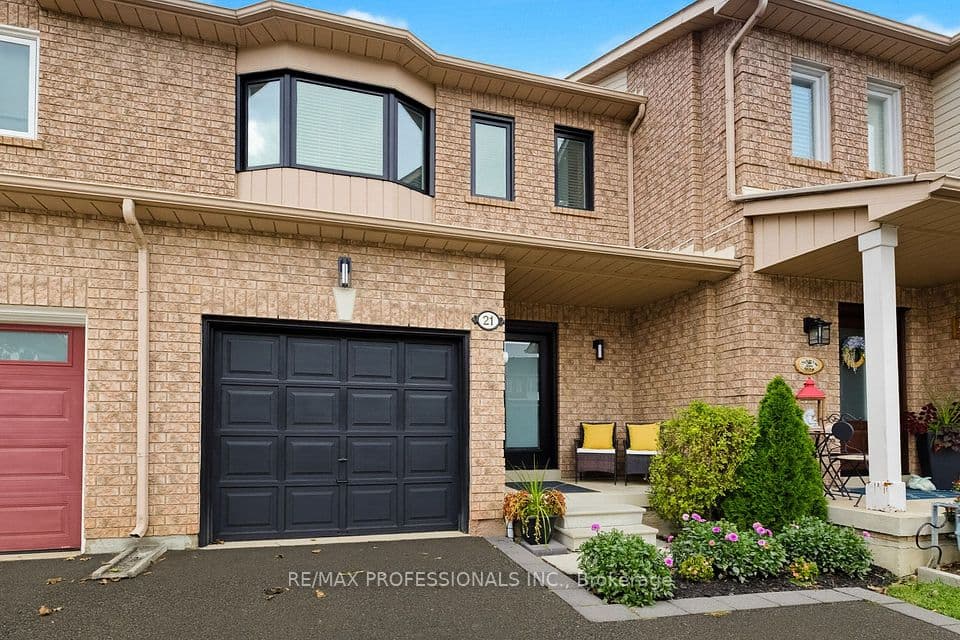 21 Waterbury Street, Caledon, ON L7E 1X2 – main photo