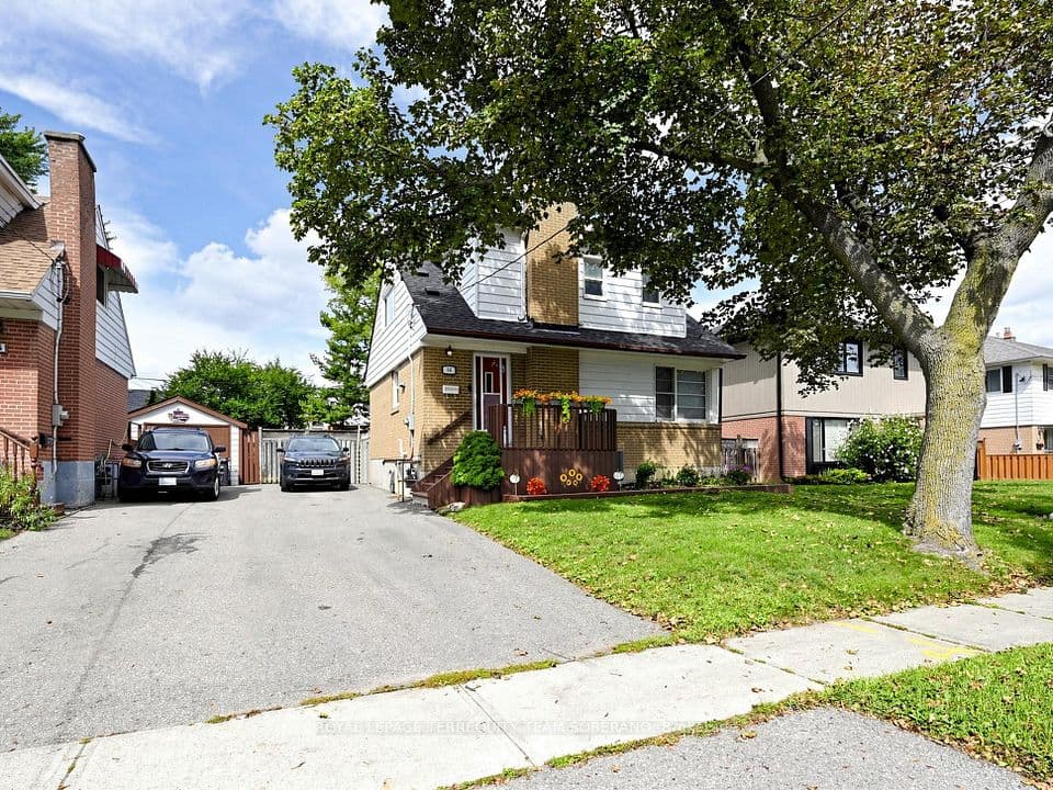 16 Clearbrooke Circle, Toronto, ON M9W 2E3 – photo 2