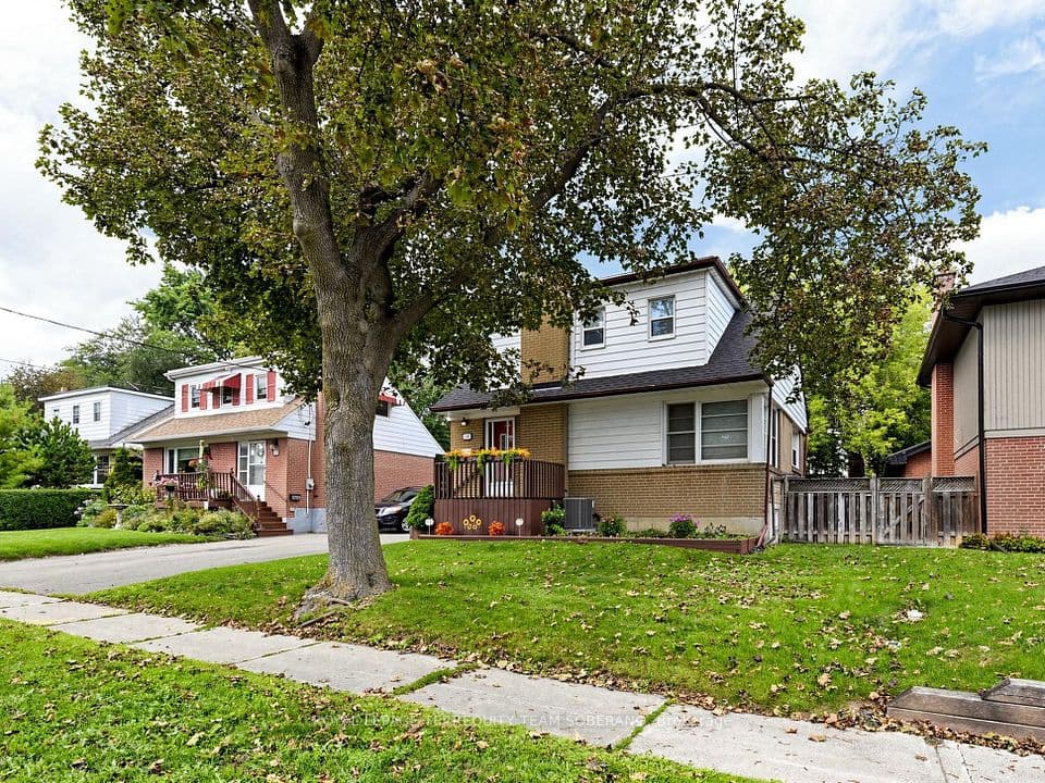 16 Clearbrooke Circle, Toronto, ON M9W 2E3 – main photo