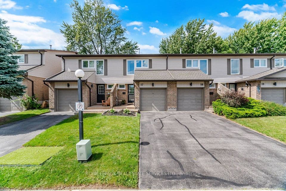 2411 Sovereign Street 17, Oakville, ON L6L 1M1 – main photo