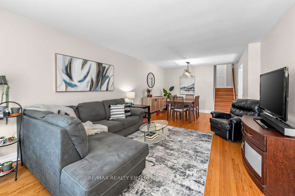 1535 Thetford Court, Mississauga, ON L5J 3N2 – photo 3