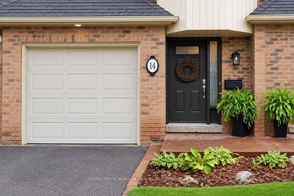 1351 Ontario Street 14, Burlington, ON L7S 1E9 – main photo