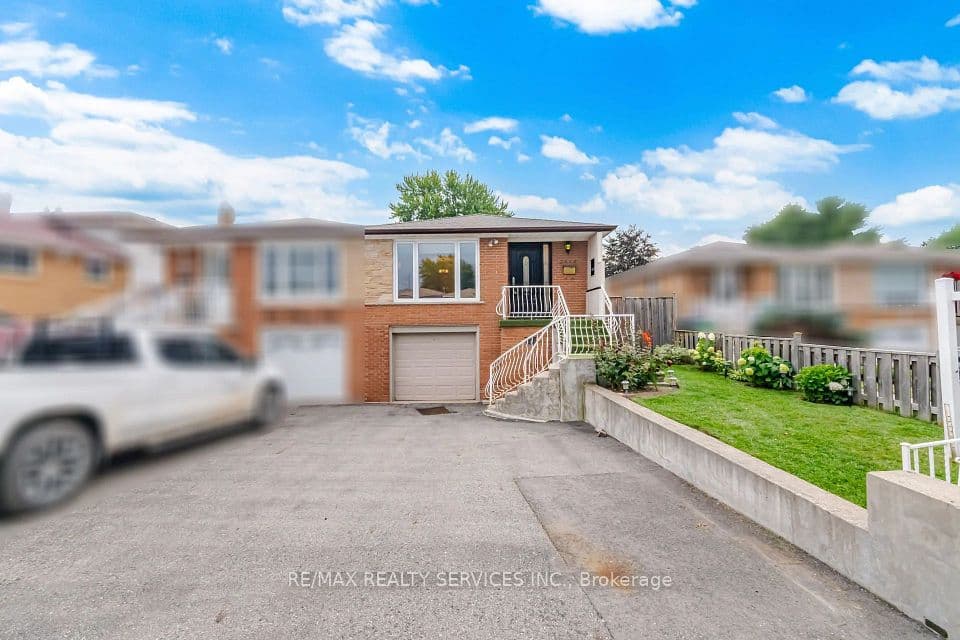 2414 Whaley Drive, Mississauga, ON L5B 2B5 – photo 2