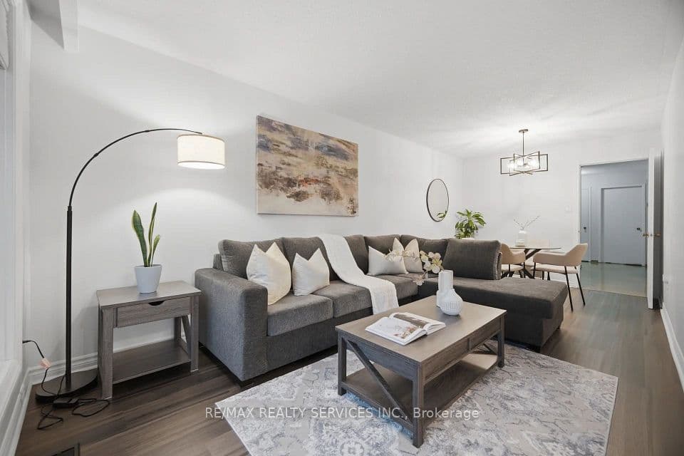 2414 Whaley Drive, Mississauga, ON L5B 2B5 – photo 3