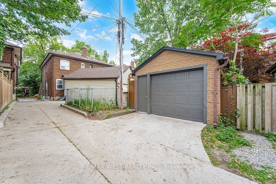 151 Jane Street, Toronto, ON M6S 3Y8 – photo 2