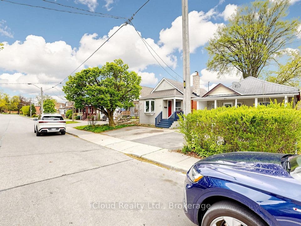 32 Seventeenth Street, Toronto, ON M8V 3K3 – photo 2