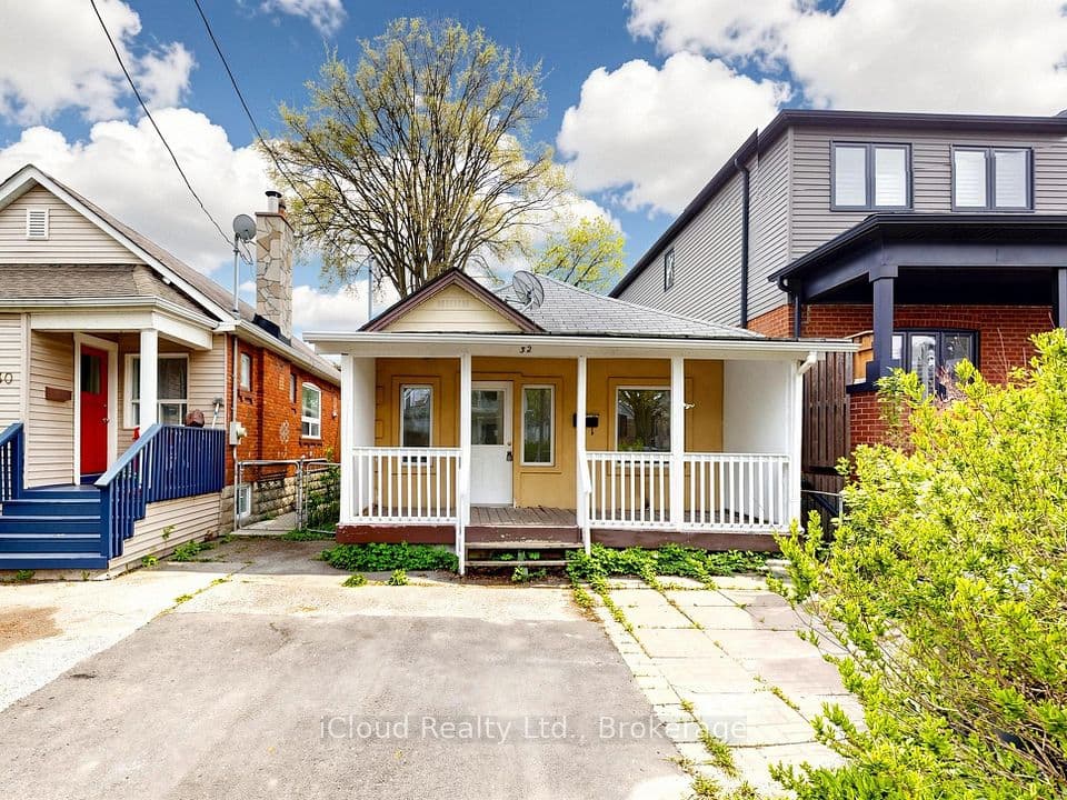32 Seventeenth Street, Toronto, ON M8V 3K3 – main photo