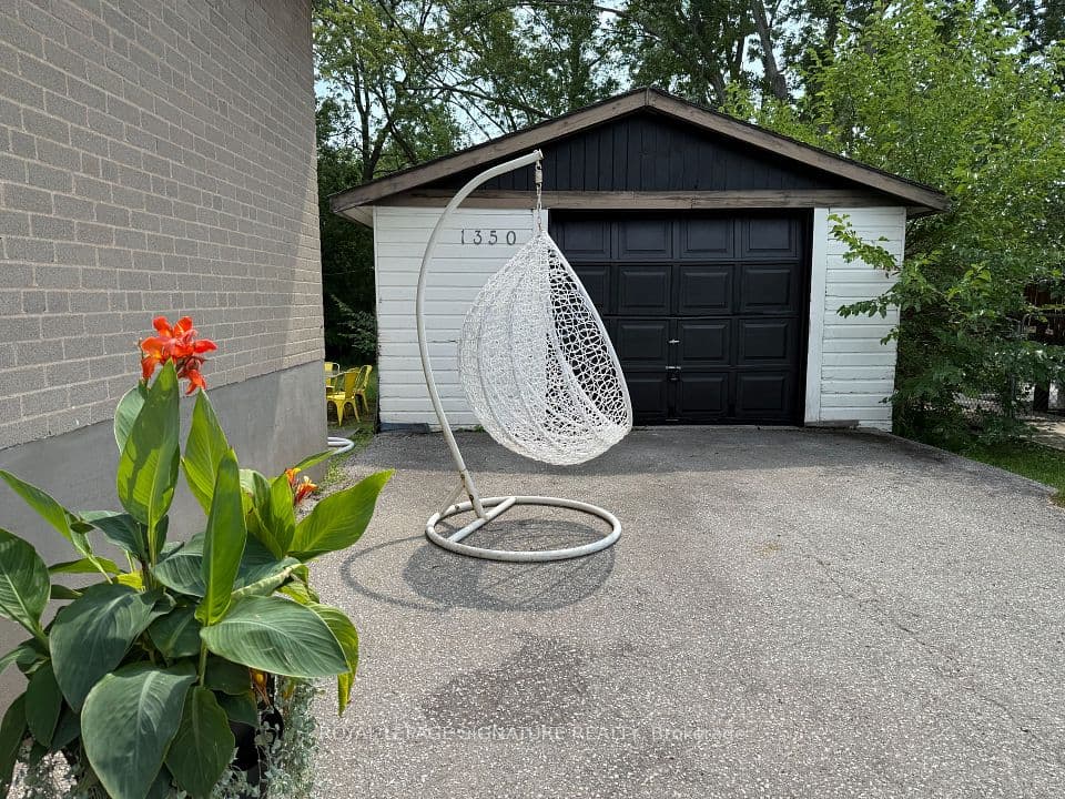 1350 Rebecca Street, Oakville, ON L6L 1Z4 – main photo