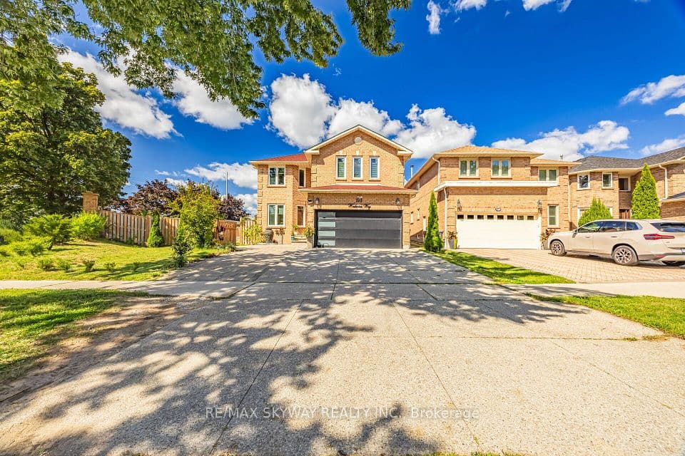 743 Winterton Way, Mississauga, ON L5R 3H7 – photo 2