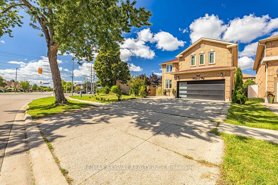 743 Winterton Way, Mississauga, ON L5R 3H7 – photo 3