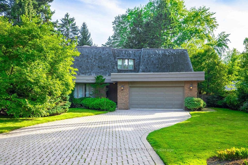 16 Colonial Crescent, Oakville, ON L6J 4K9 – main photo