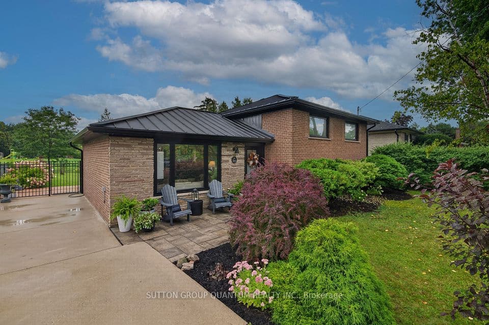 2103 Seabrook Drive, Oakville, ON L6L 2T8 – main photo