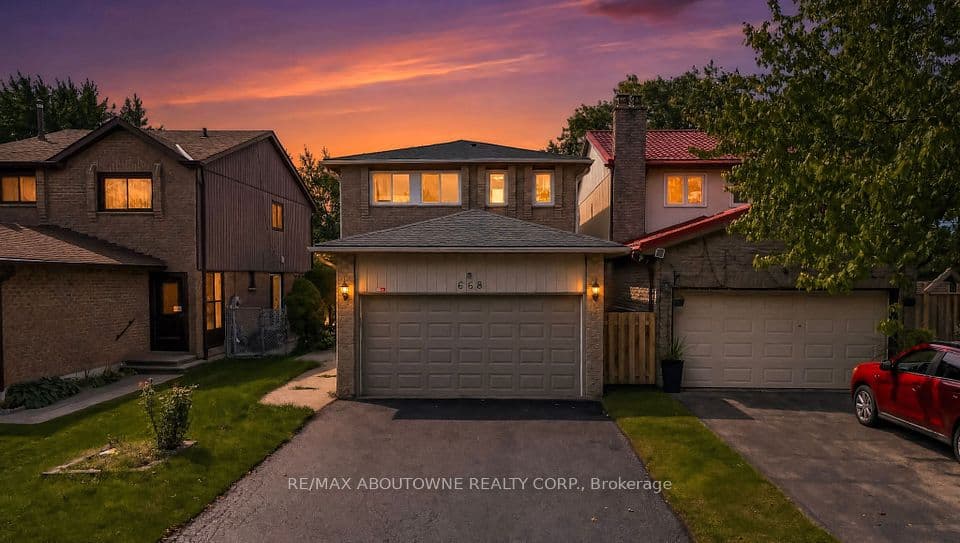 668 Greycedar Crescent, Mississauga, ON L4W 3J7 – main photo