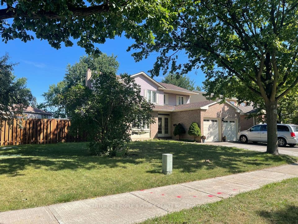 6063 Farmstead Lane, Mississauga, ON L5N 2Y9 – photo 2