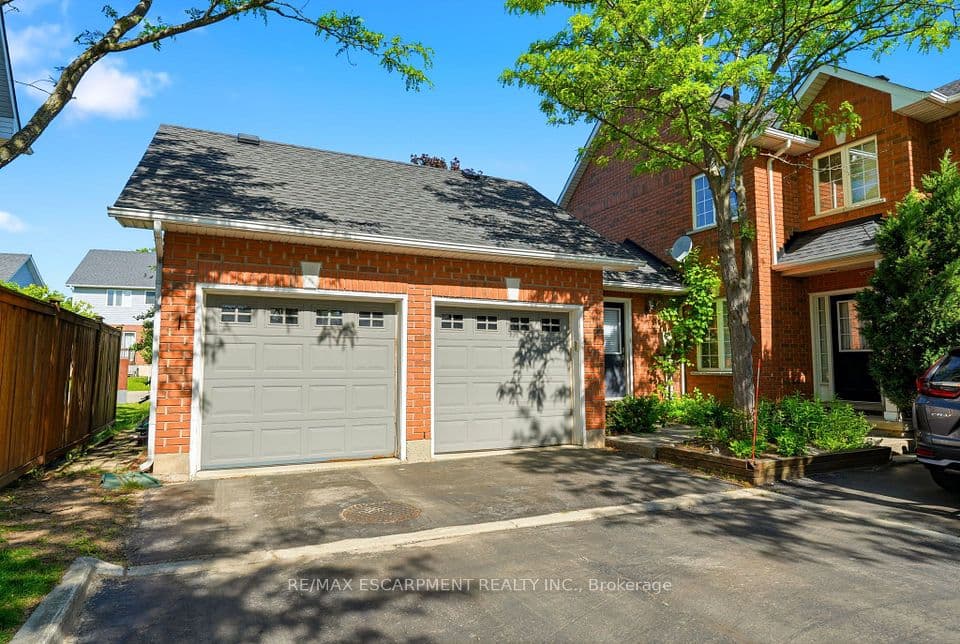 1745 Creek Way 7, Burlington, ON L7L 7E1 – photo 3