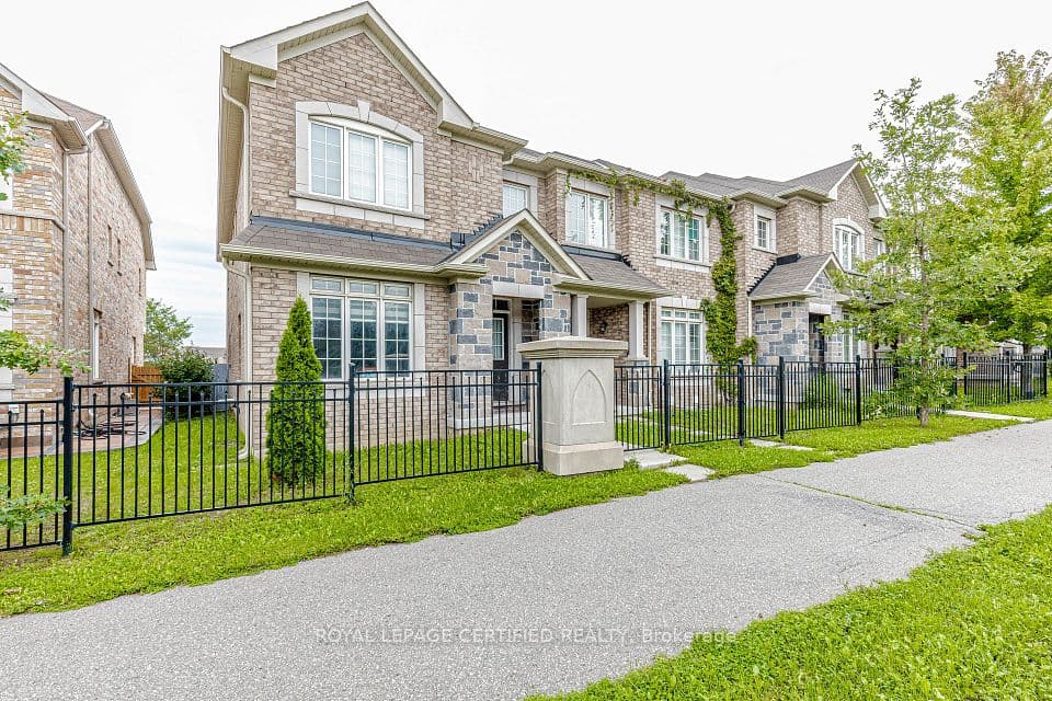 66 Hatton Court, Brampton, ON L6Y 0H7 – photo 2