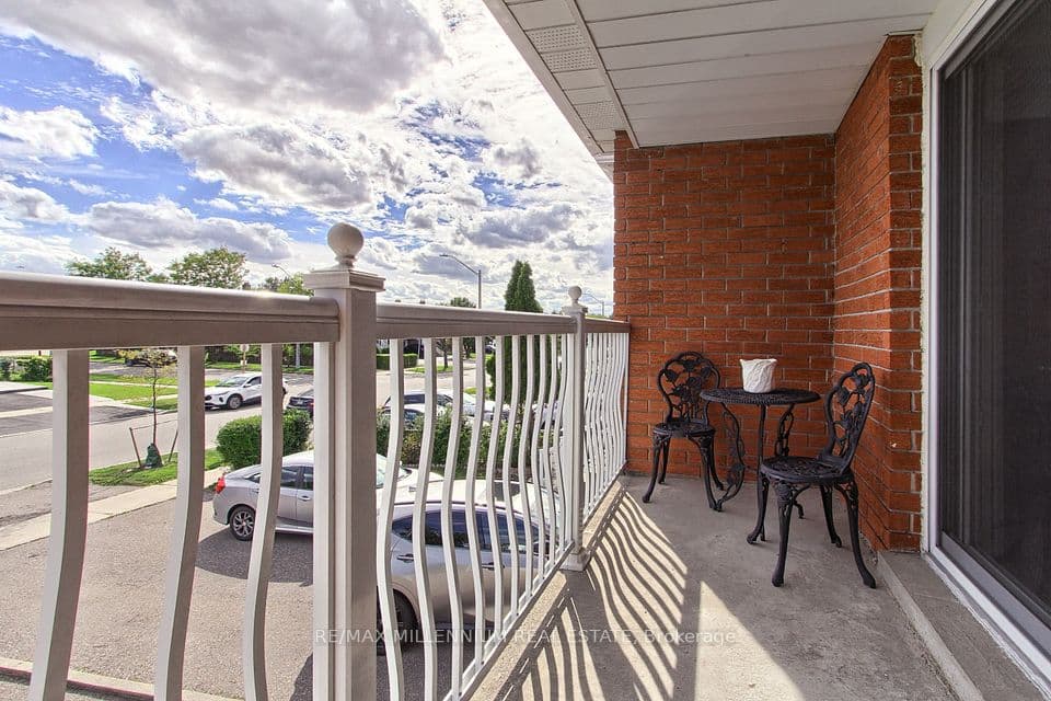 7431 Sigsbee Drive, Mississauga, ON L4T 3S5 – photo 2