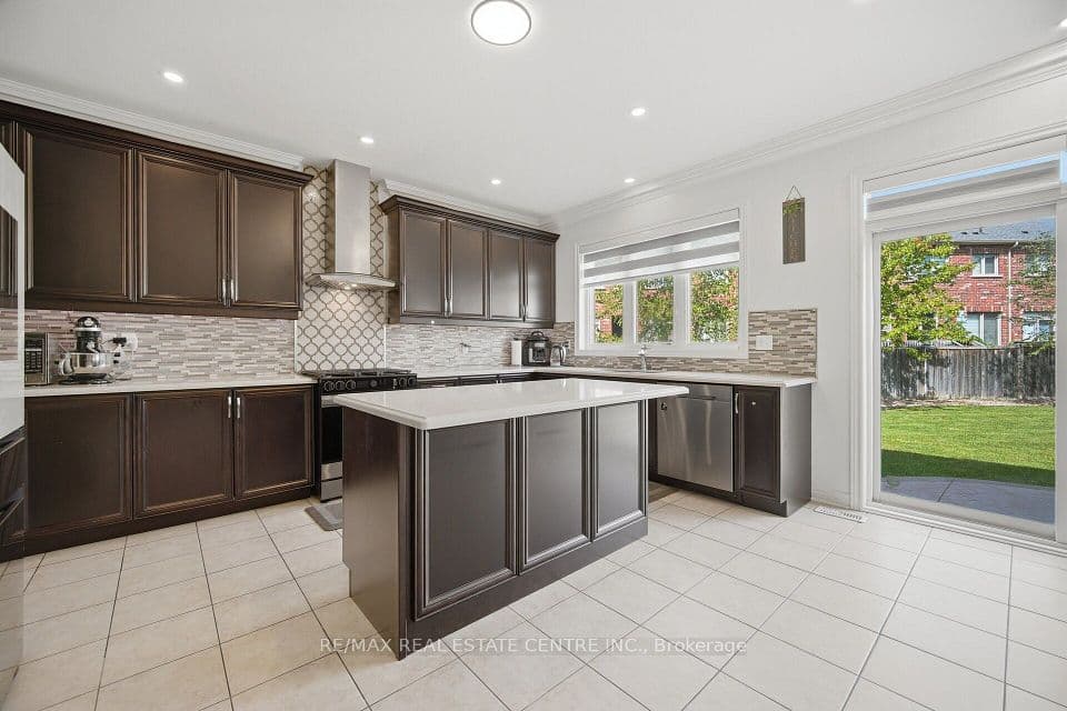 13 Goodsway Trail, Brampton, ON L7A 4A4 – photo 3
