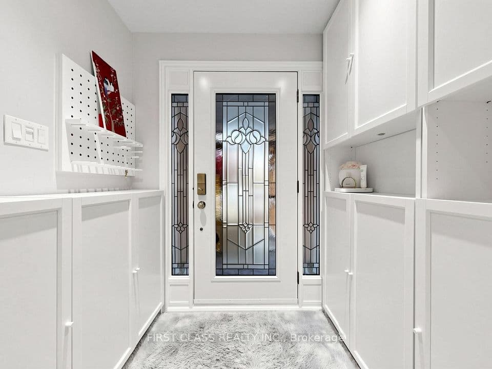 967 White Clover Way, Mississauga, ON L5V 1E7 – photo 3