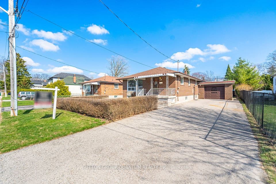 126 Angelene Street, Mississauga, ON L5G 1X2 – main photo