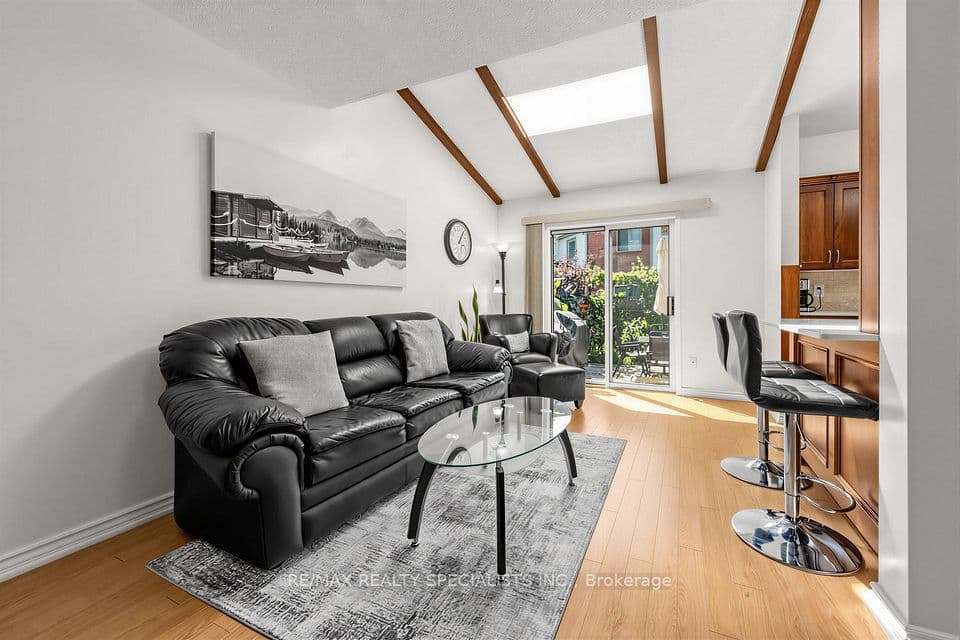 1152 WEST SHORE Drive, Mississauga, ON L5E 3H8 – photo 3