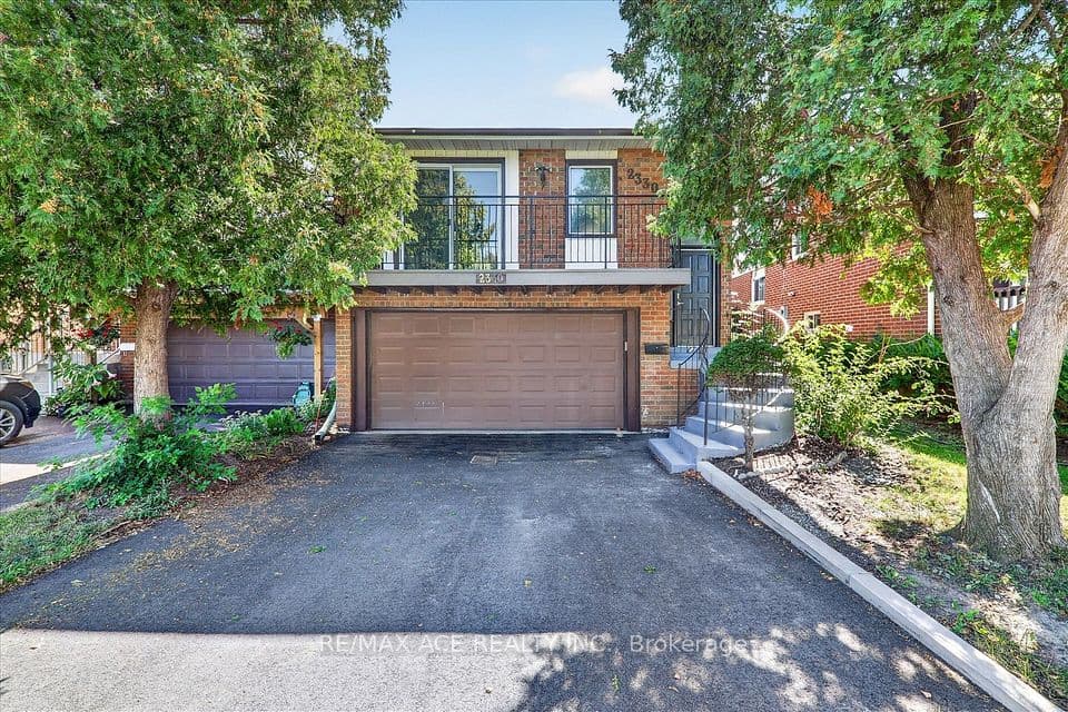 2330 Glastonbury Road S, Burlington, ON L7P 3Y3 – main photo