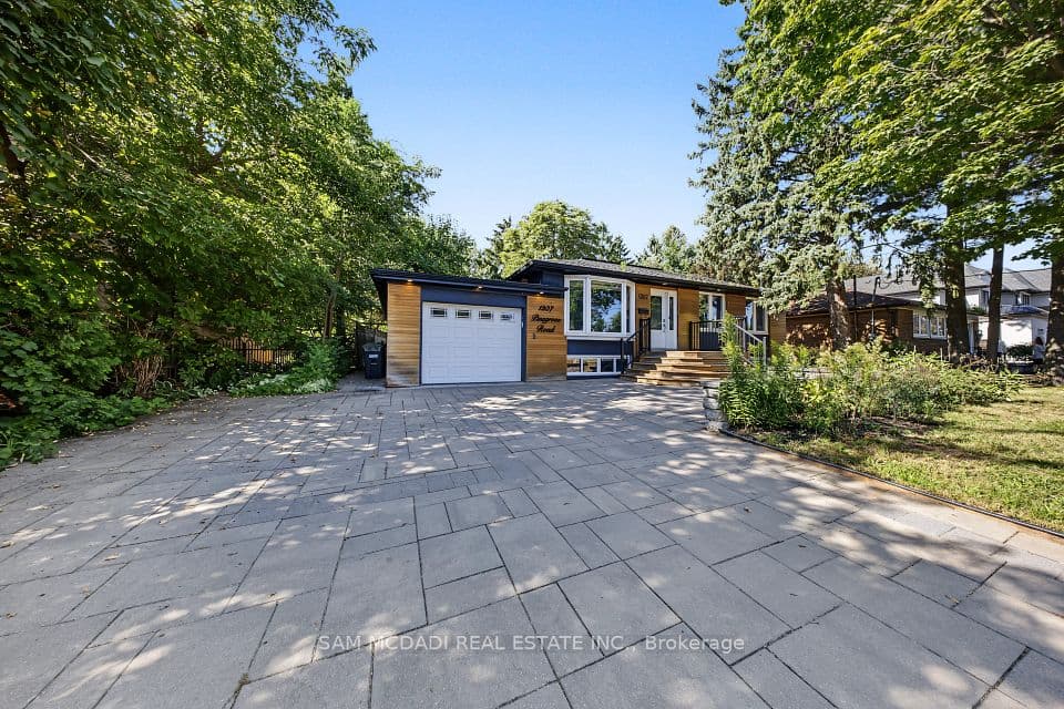 1207 Pinegrove Road, Oakville, ON L6L 2W8 – main photo