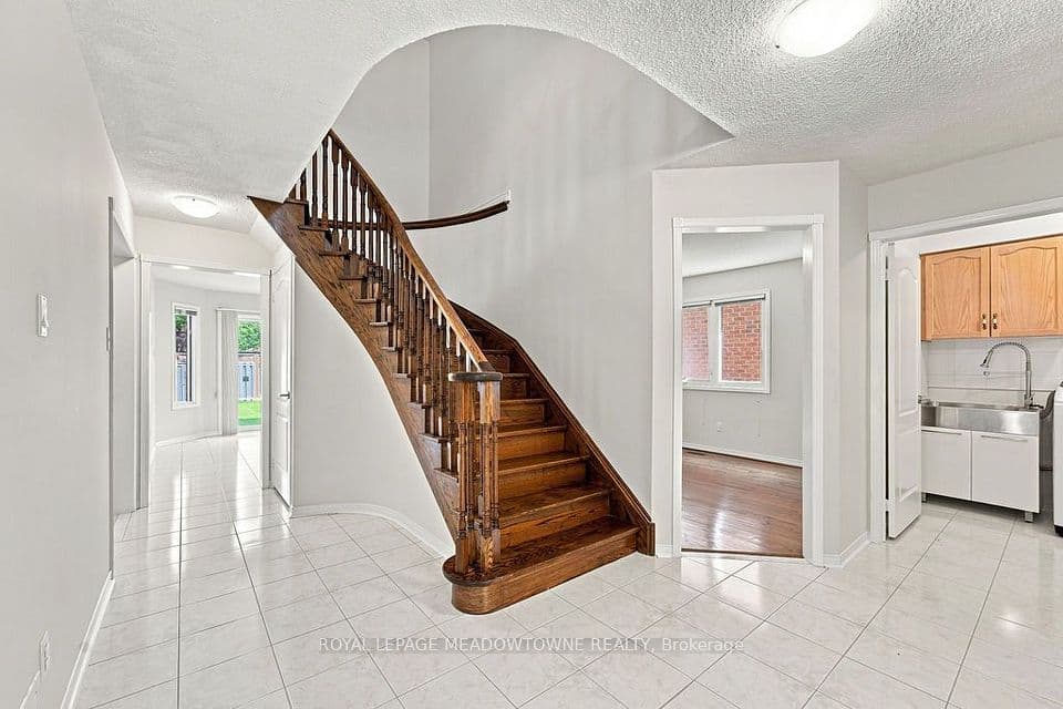 3268 Cajun Crescent, Mississauga, ON L5L 5T7 – photo 3