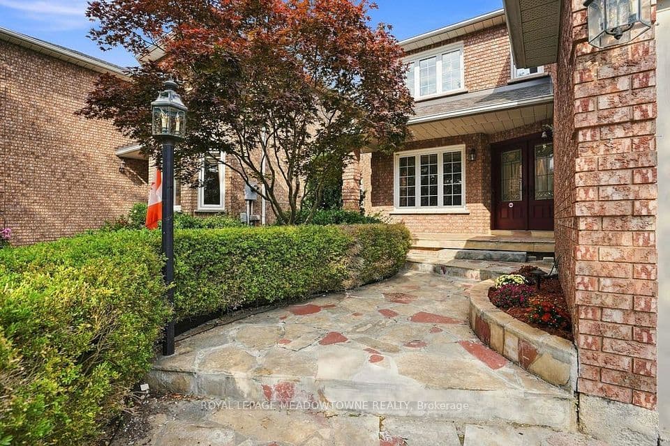 3268 Cajun Crescent, Mississauga, ON L5L 5T7 – photo 2