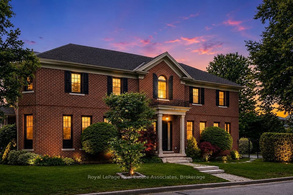 32 Jopling Avenue N, Toronto, ON M9B 4E7 – main photo