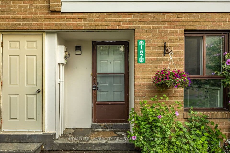 157 Fleetwood Crescent, Brampton, ON L6T 2E6 – photo 3