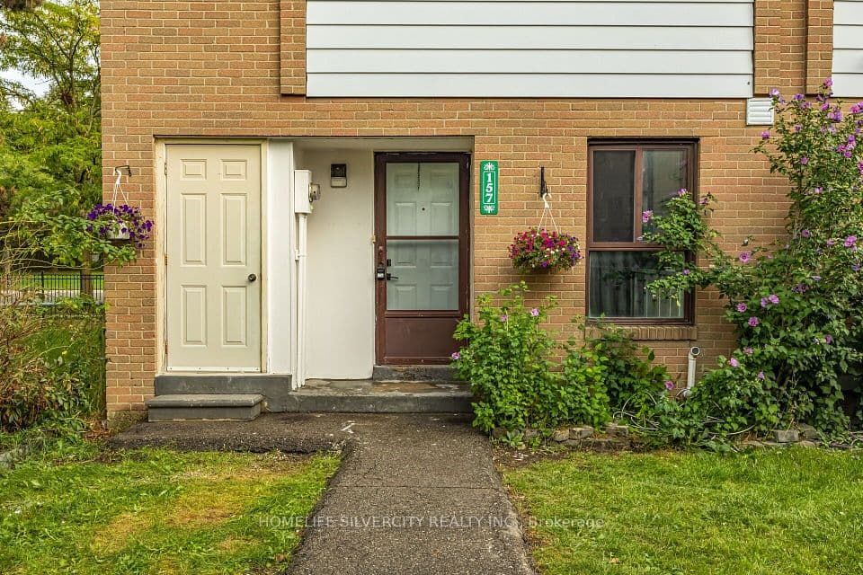 157 Fleetwood Crescent, Brampton, ON L6T 2E6 – photo 2