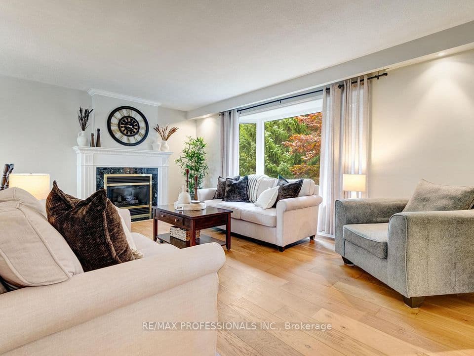 652 Meadow Lane, Burlington, ON L7L 4R8 – main photo