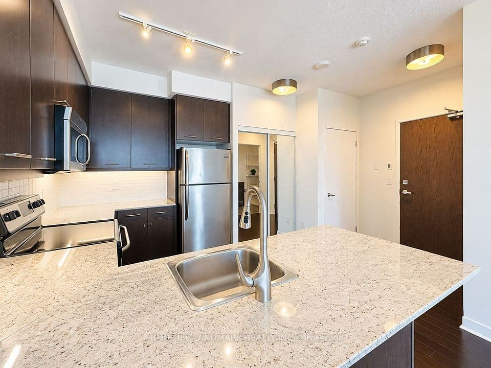 360 Square One Drive 1306, Mississauga, ON L5B 0G7 – photo 2