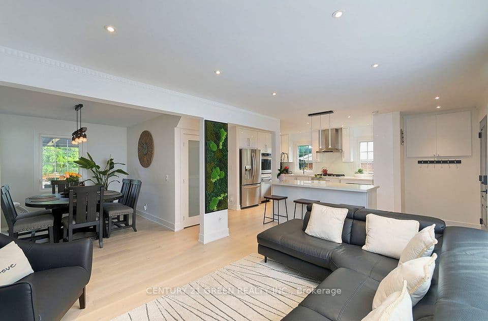 32 Castlebar Road, Toronto, ON M8Z 2J5 – photo 2